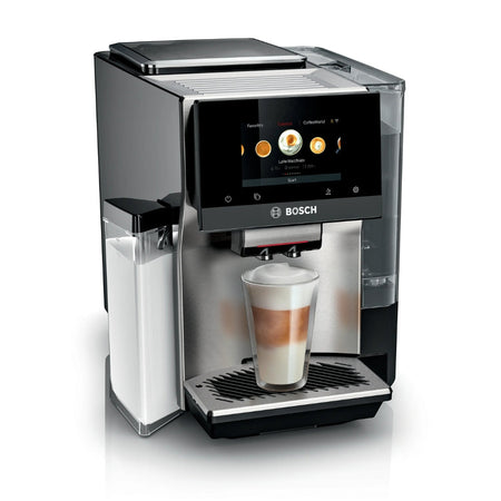 Bosch Machine à café automatique VeroCafe Série 8, HomeConnect, lait intégré, réservoir 2,4 L - TQE80703