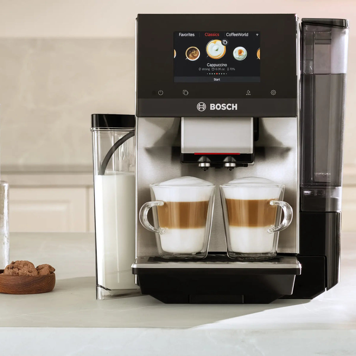 Bosch Machine à café automatique VeroCafe Série 8, HomeConnect, lait intégré, réservoir 2,4 L - TQE80703