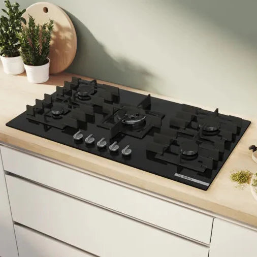 Bosch Plaque de cuisson gaz 90 cm – 5 foyers, brûleur Wok, FlameSelect, verre noir encastrable – PPQ9A6I40