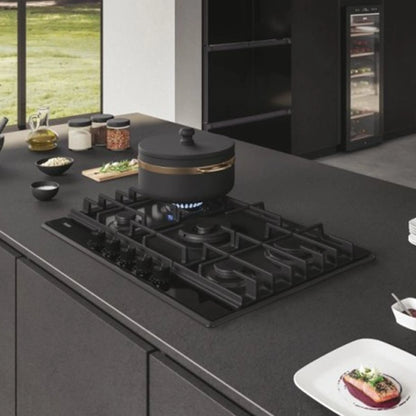 Haier Plaque de cuisson Gaz – 5 foyers Preci Flame, grilles fonte, surface inox/verre – HAHG7W5HEB